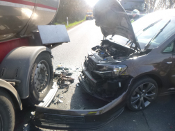 Kamionnak ütközött