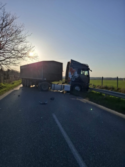 A kamion bebicskázott