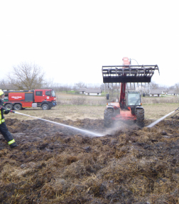 Erőgép segítette a tűzoltók munkáját