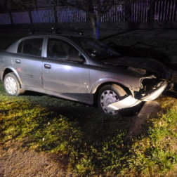 árokba hajtott autó