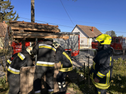 tűzoltók munkában