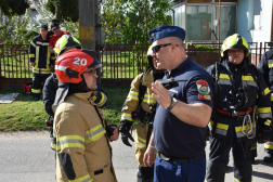 Ismerteti a szituációt a tűzoltósági felügyelő