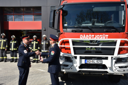 ÚJ gépjárműfecskendő átadása