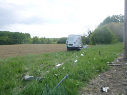 A vonat az autó jobb oldalát találta el