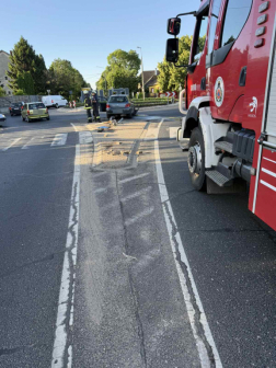 Az autó táblának hajtott
