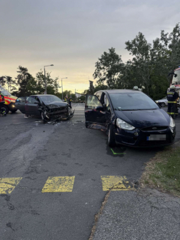 Két autó ütközött