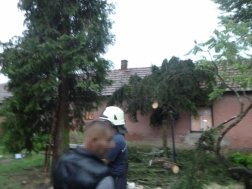 Nagyatádi tűzoltók munkában