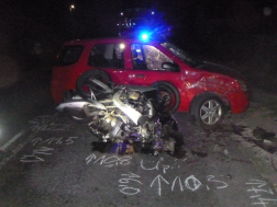 Autó és motoros ütközött