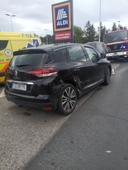 A tűzoltók megszüntették a forgalmi akadályt