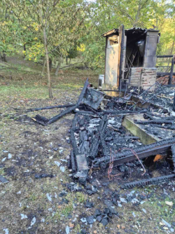 teljesen leégett az épület