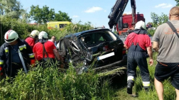 Kerekeire állították a balesetet szenvedett autót