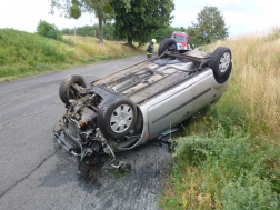 felborult autó a 67-es úton