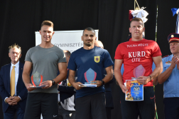 oklevelet tartanak a nyertesek