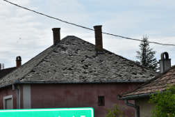 Beszakadt tetők